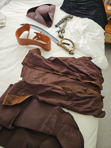 Full halloween pirate costume - full,